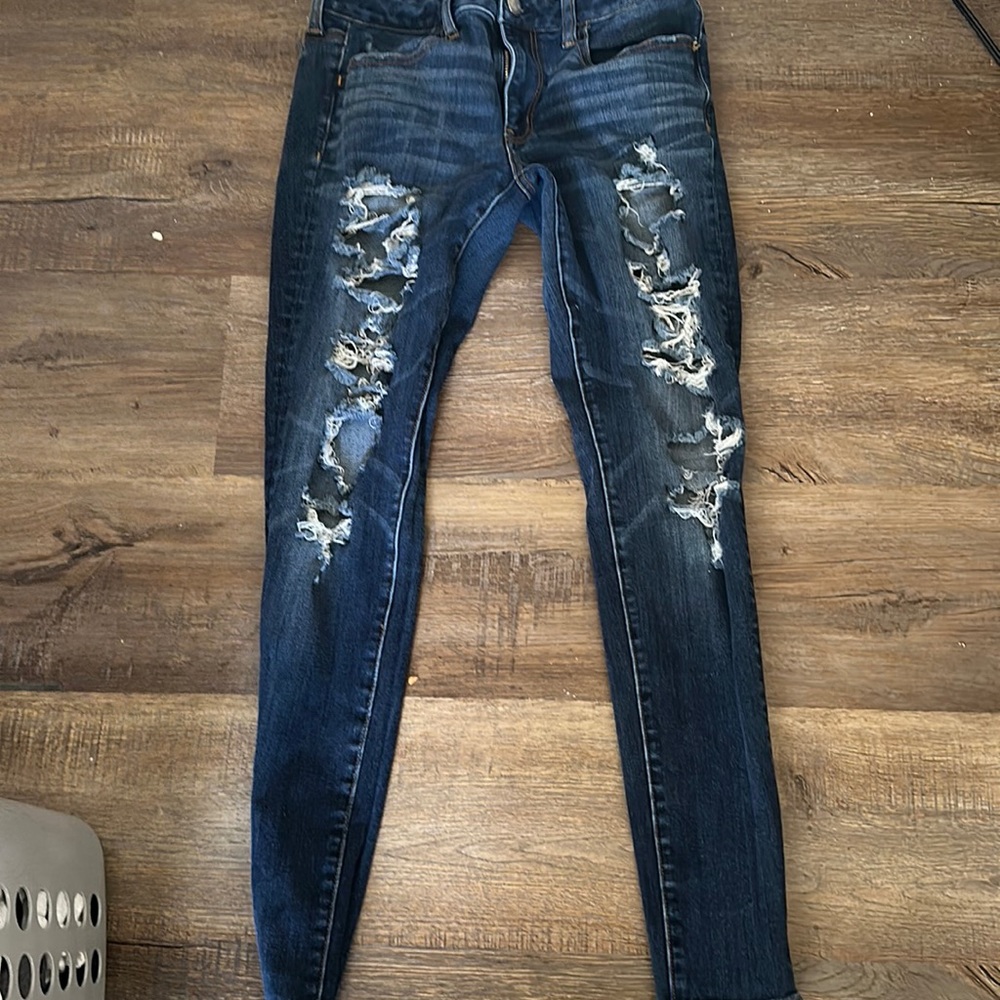 Women’s American eagle ripped jeans